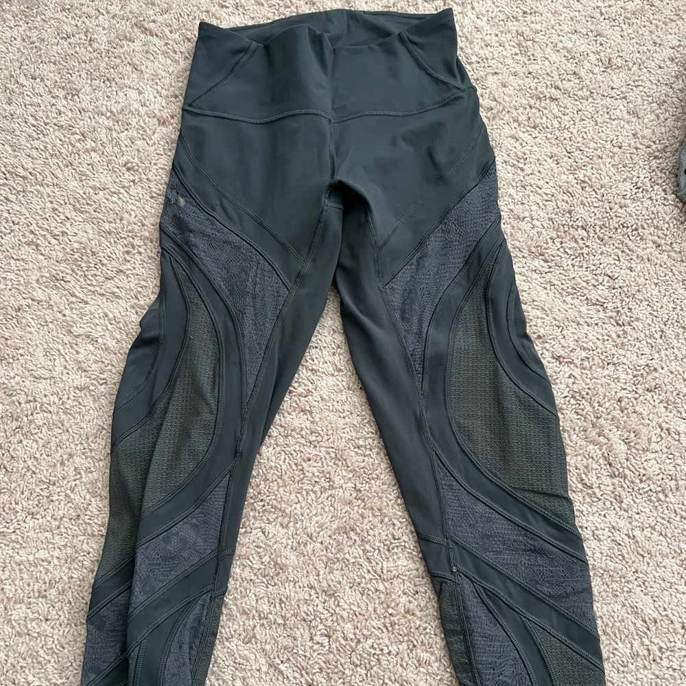 Lululemon Leggings Size 8 With Lace Small Rip Towards The Top